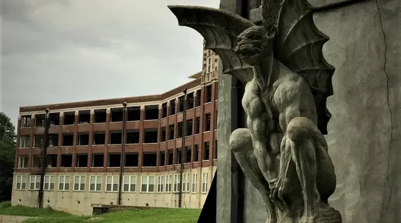 10 Best Abandoned Hospitals That Will Freak You Out
