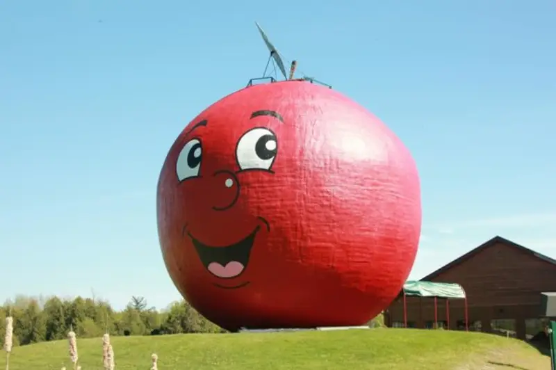 The Big Apple - Colborne, Canada