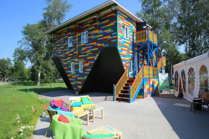 The House of the Inverted World – St. Petersburg, Russia